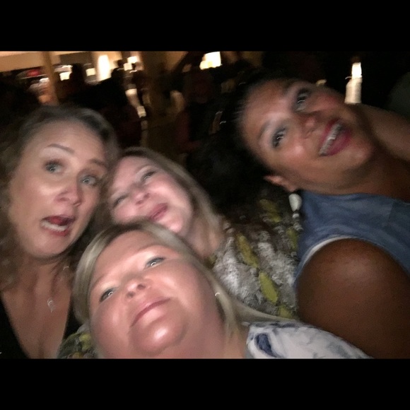 Meet your Posher - Picture 8 of 15